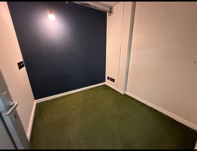 144M² OFFICE TO LET IN GREENSIDE